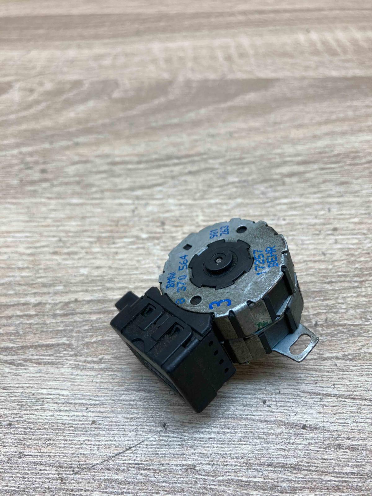 8370564 17257  Air flap motor/actuator BMW 3 E46