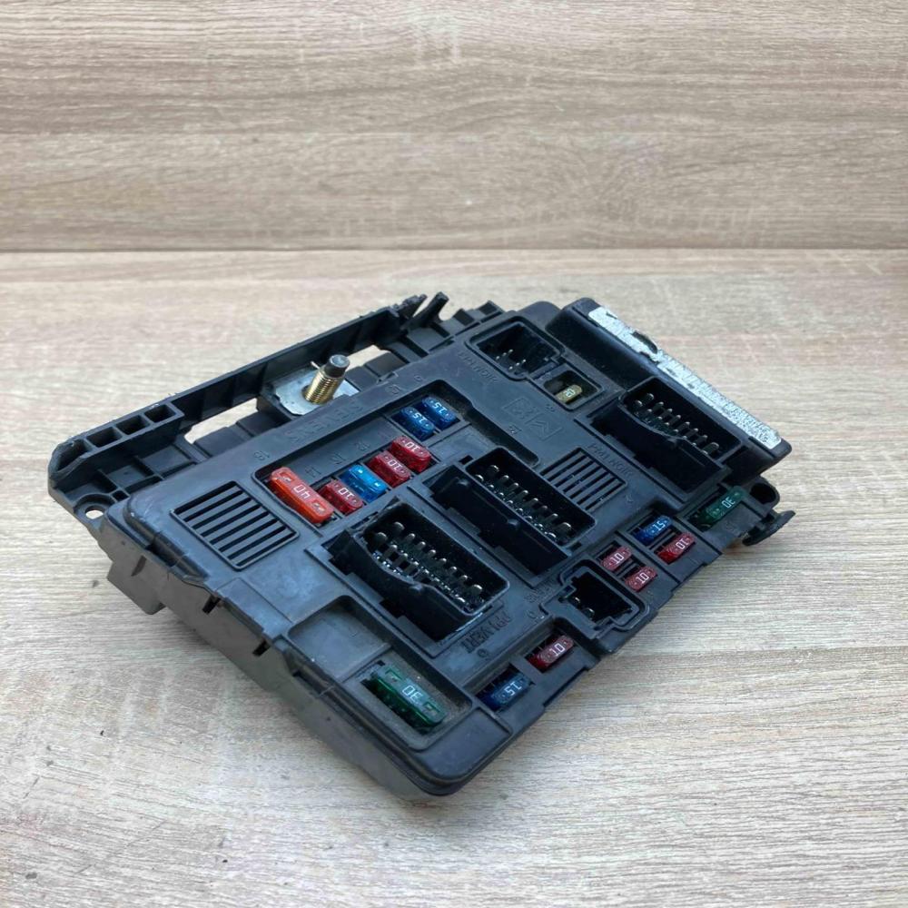 Citroen Peugeot Fuse Box   Fuse module Citroen C5