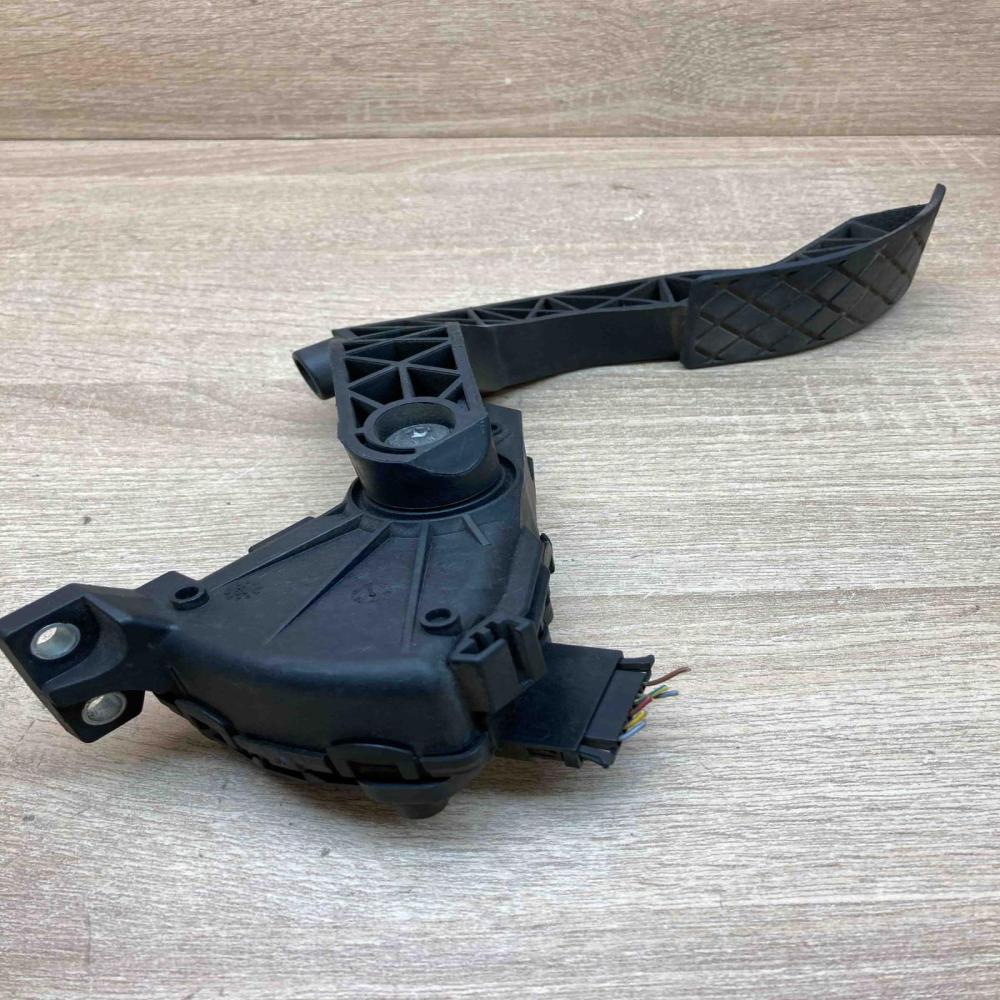 8D1721523F 6PV008376 With Plug Accelerator throttle pedal Volkswagen PASSAT B5