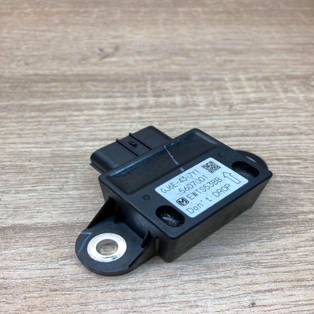 GJ6E 43 7Y1 5607001  Airbag deployment crash/impact sensor Mazda 6