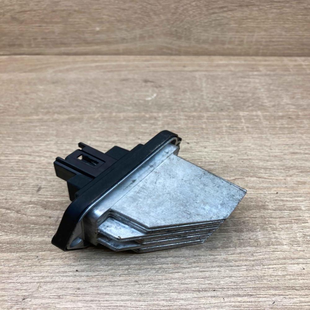 HB180GJ6A   Heater blower motor/fan resistor Mazda 2