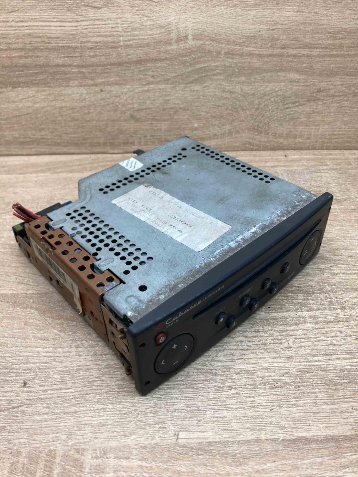 8200063200   Radio/CD/DVD/GPS head unit Renault Laguna II
