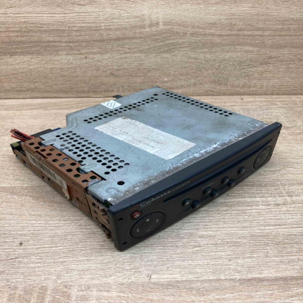 8200063200   Radio/CD/DVD/GPS head unit Renault Laguna II