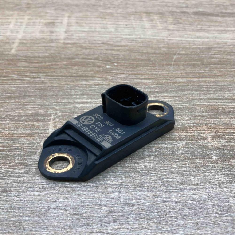3C0907651   Airbag deployment crash/impact sensor Volkswagen Scirocco