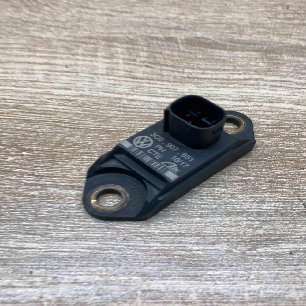 3C0907651   Airbag deployment crash/impact sensor Volkswagen Scirocco