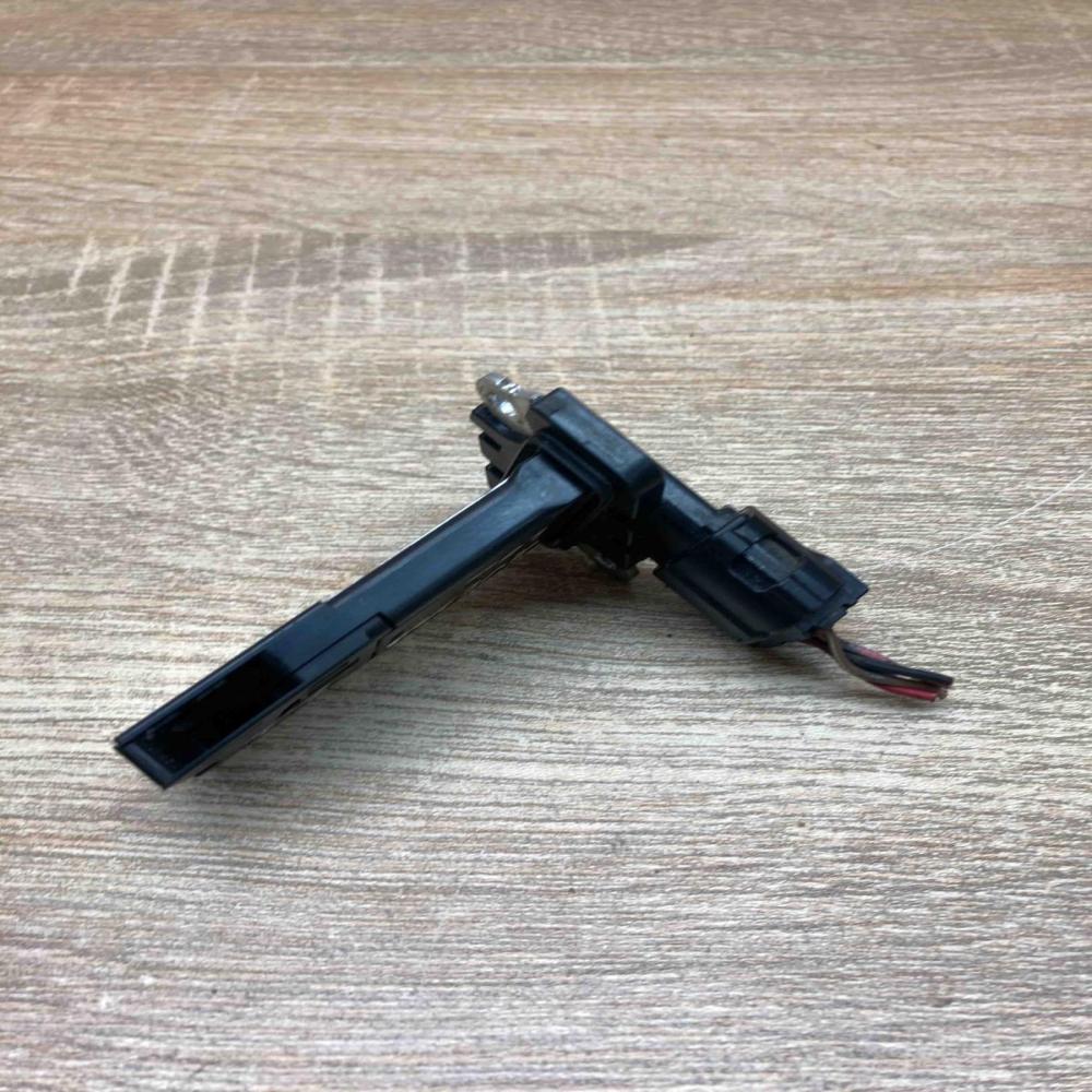 22204 26010 AFH70M 77 With Plug Mass air flow meter Toyota Avensis T250