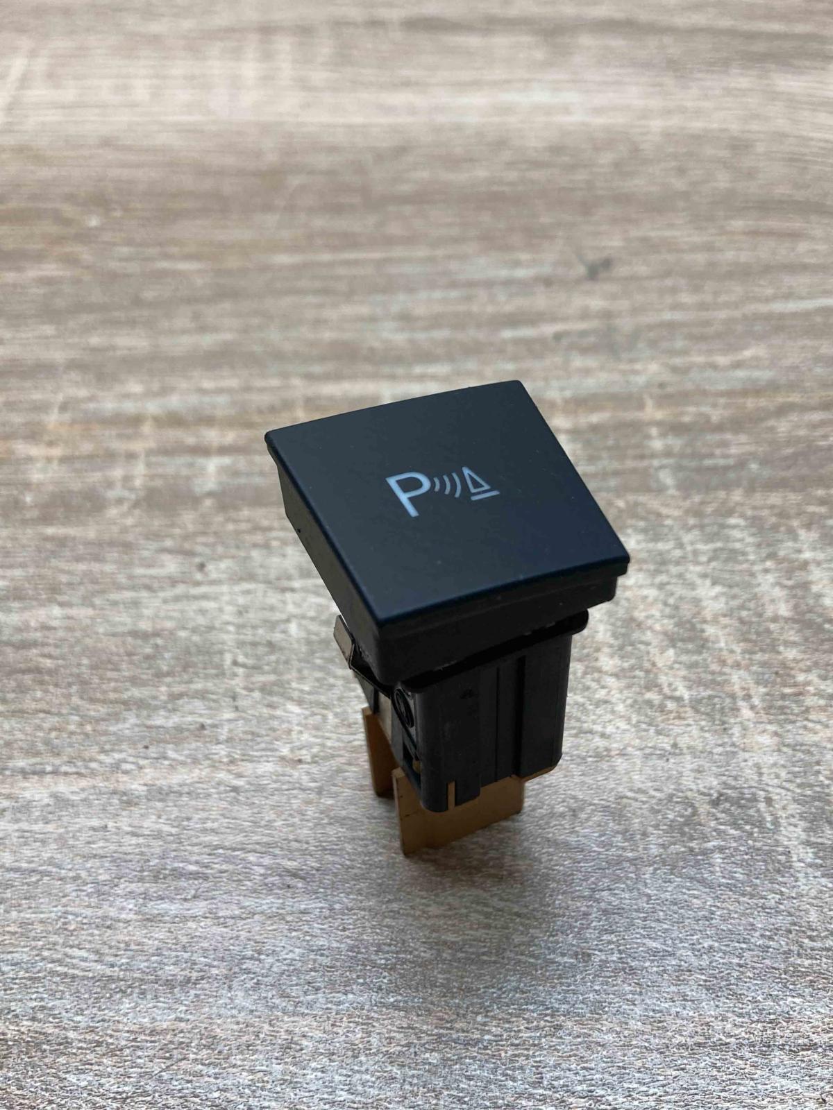 3C0927122B   Parking (PDC) sensor switch Volkswagen PASSAT B6