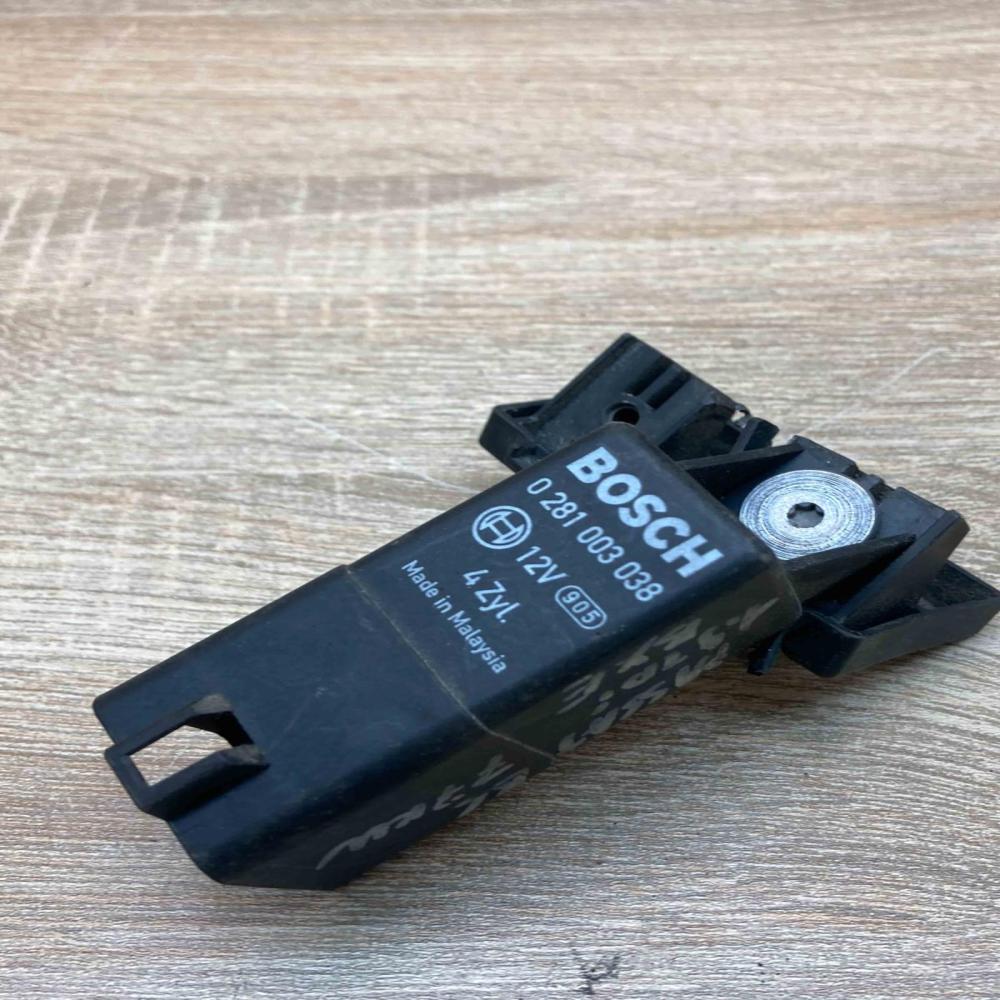 038907281D 0281003038  Glow plug pre-heat relay Skoda Fabia Mk2 (5J)