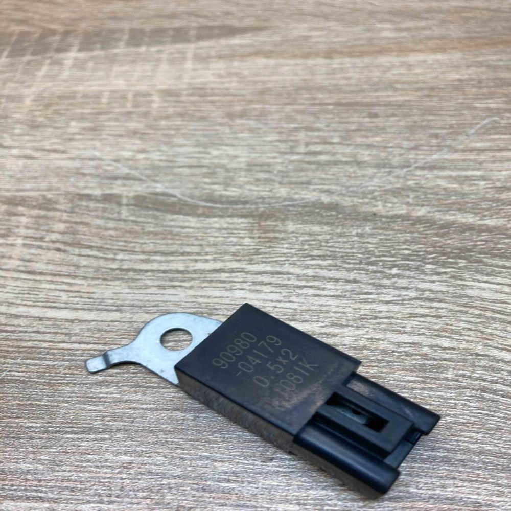 90980 04179   Other relay Toyota Avensis T270