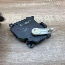 063700 7440   Air flap motor/actuator Toyota Corolla Verso E121