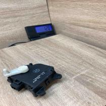 063700 7440   Air flap motor/actuator Toyota Corolla Verso E121