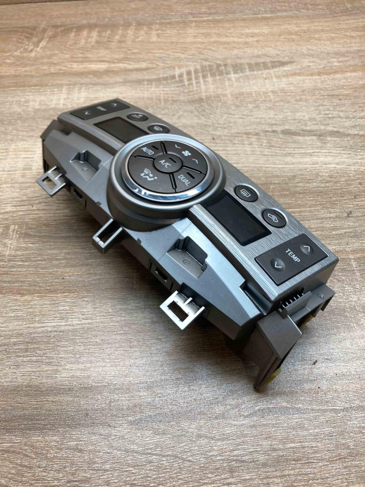 55900 0F081 A   Climate control unit Toyota Verso