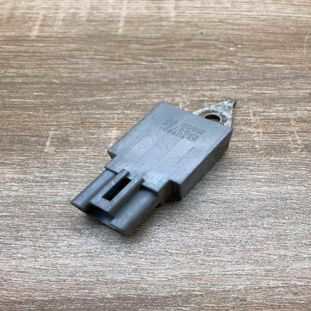 90980 04174   Other relay Lexus RX 450H