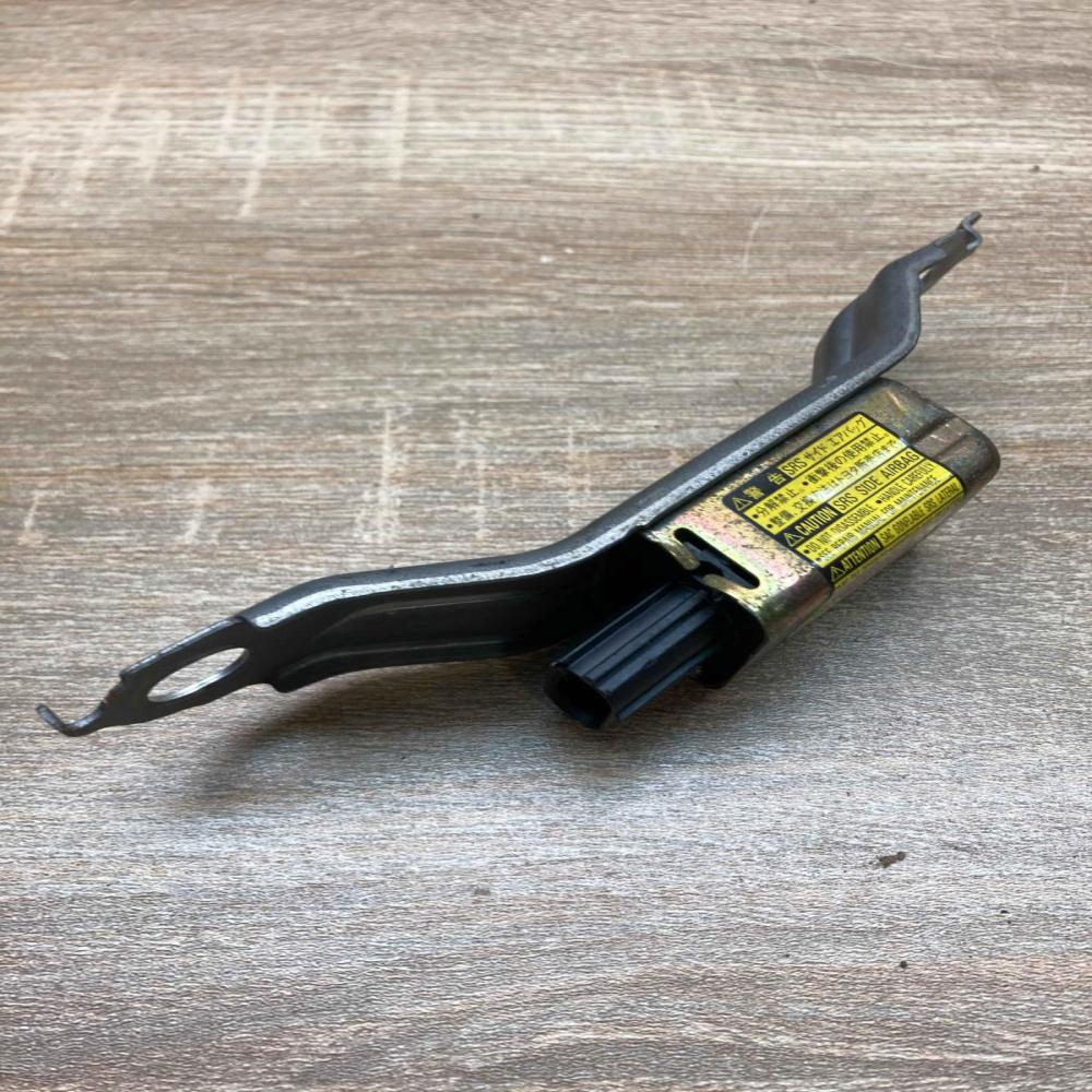 89833 47030 187900 0911  Airbag deployment crash/impact sensor Toyota Prius (XW2