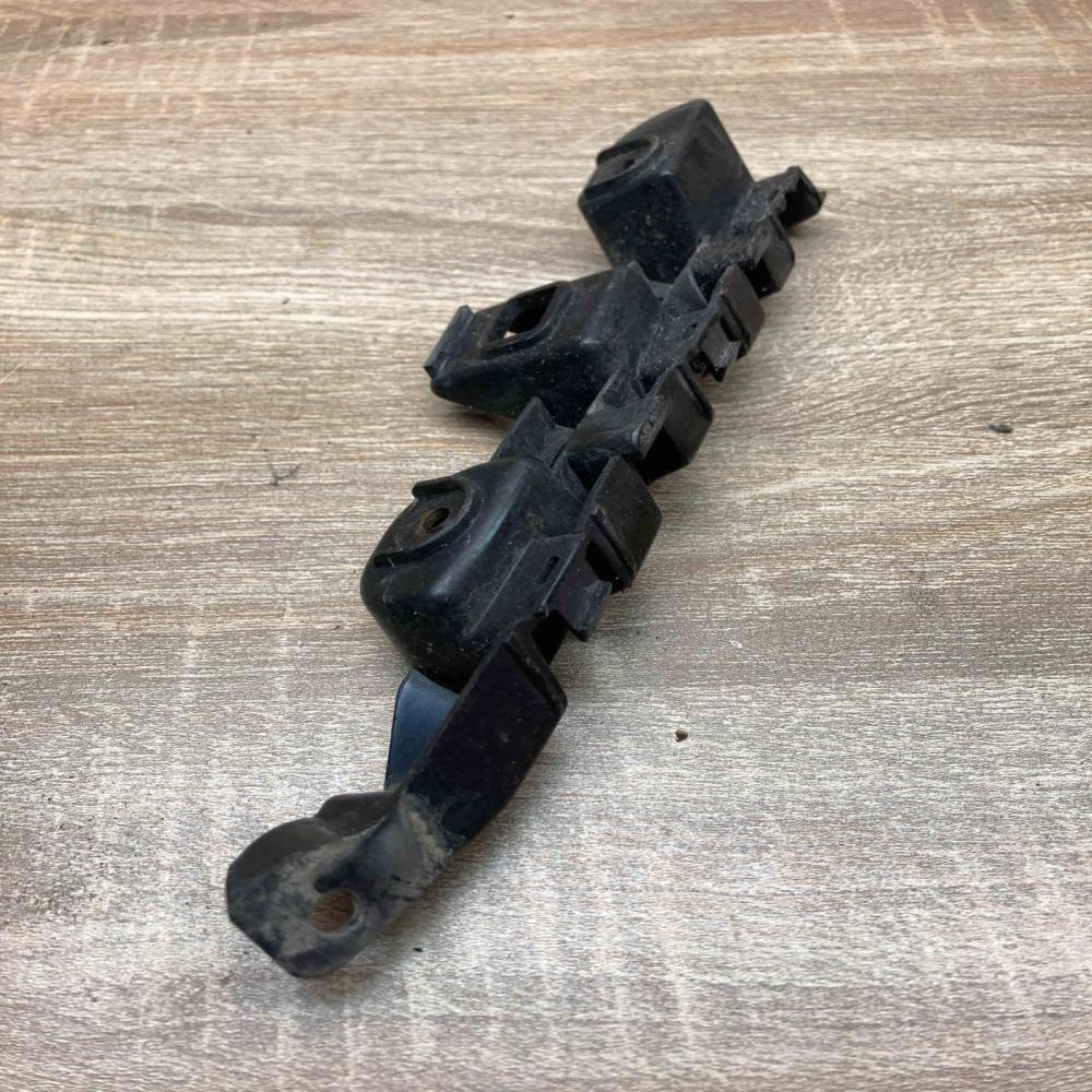 3AA807184  Right Front bumper mounting bracket Volkswagen PASSAT B7