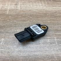 89831 05040   Airbag deployment crash/impact sensor Toyota Avensis T270