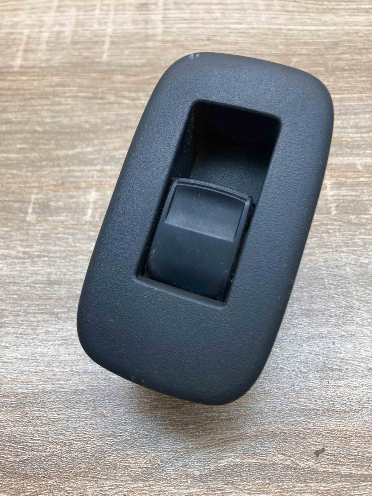 Auris Window Switch  Rear Electric window control switch Toyota Auris 150