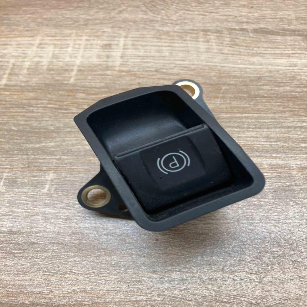84390 05020   Hand parking brake switch Toyota Avensis T270
