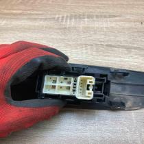 74231 02530   Electric window control switch Toyota Auris 150