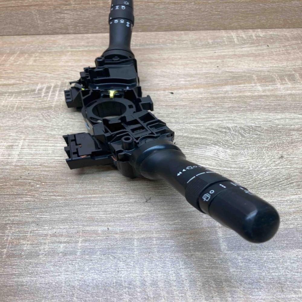 05200 17F421 17F373  Wiper control stalk Toyota Avensis T270