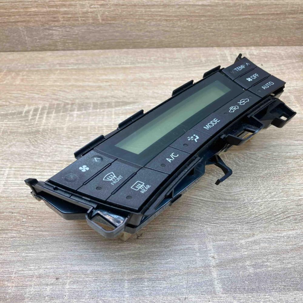 75D725   Climate control unit Toyota Prius (XW30)