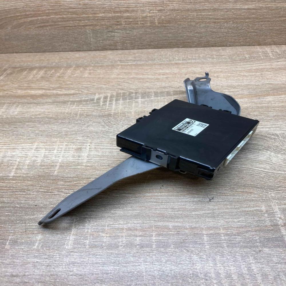 89690 05050 102850 0042  Power management control unit Toyota Avensis T250
