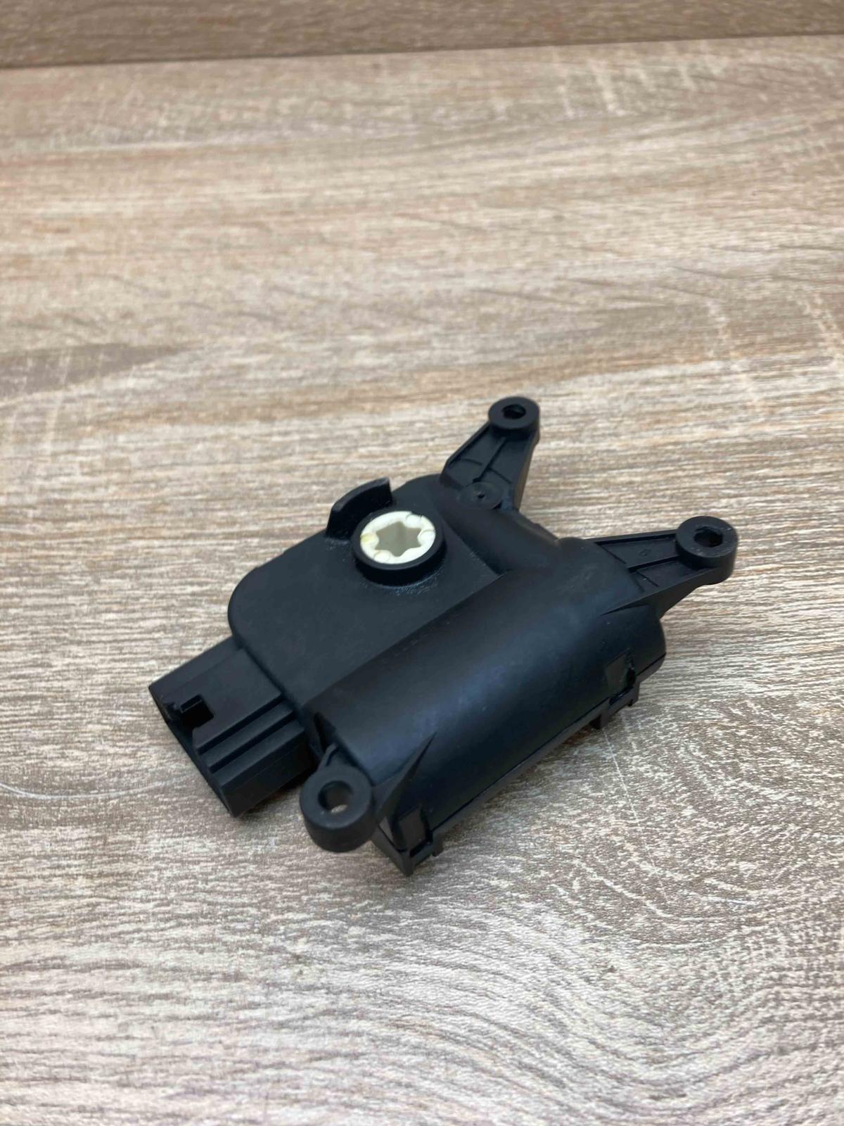 1K0907511J 0132801392  Air flap motor/actuator Volkswagen Golf IV