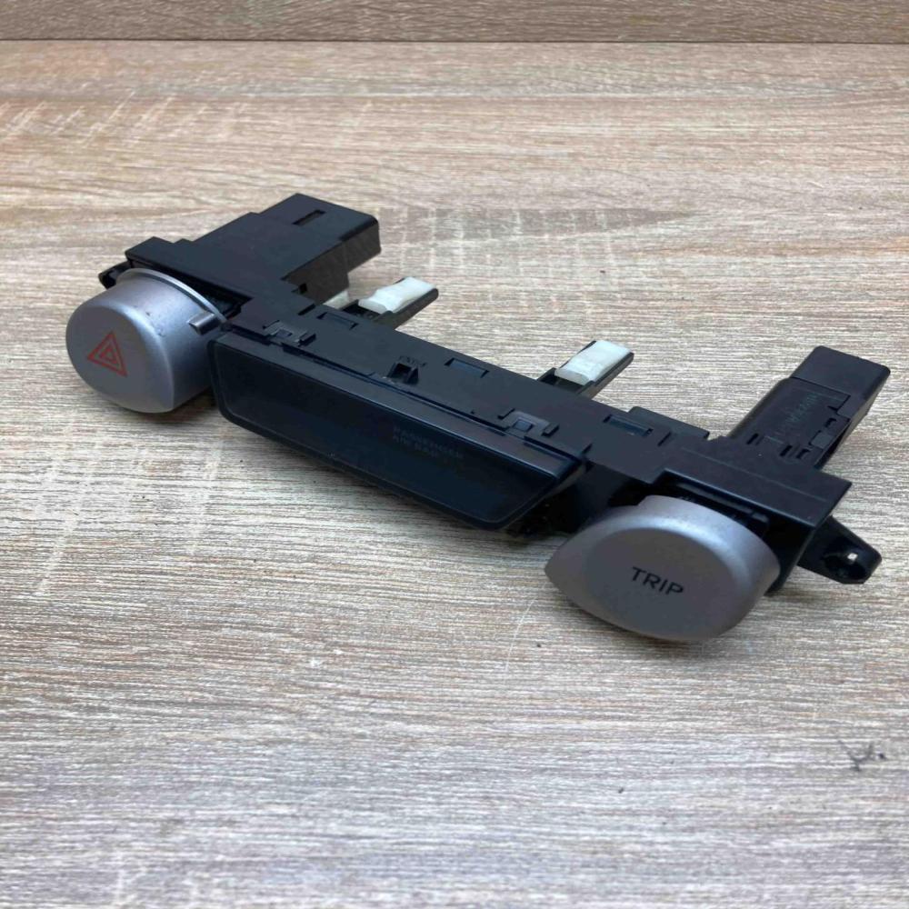 93750 1J100 93770 1J100  Hazard light switch Hyundai i20 (PB PBT)