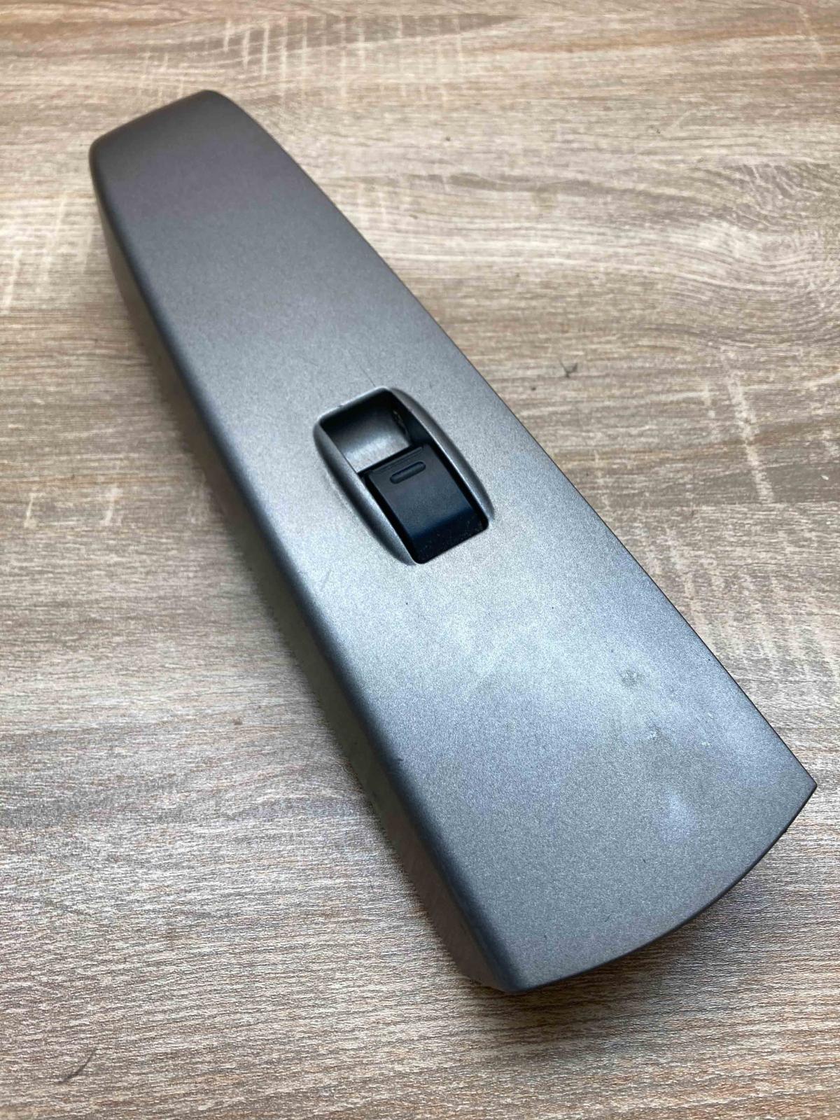 74231 47080   Electric window control switch Toyota Prius (XW20)