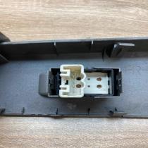 74231 47080   Electric window control switch Toyota Prius (XW20)