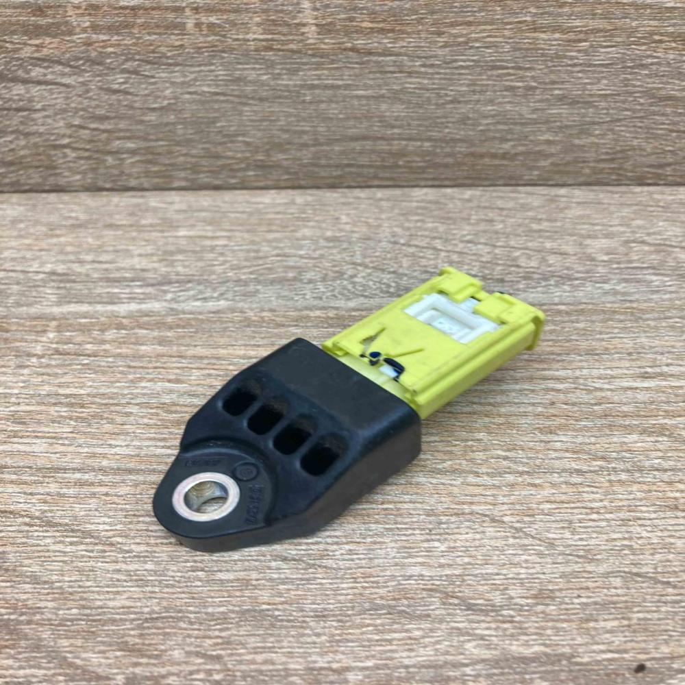 89831 30020 AE With Plug Airbag deployment crash/impact sensor Toyota Prius (XW2