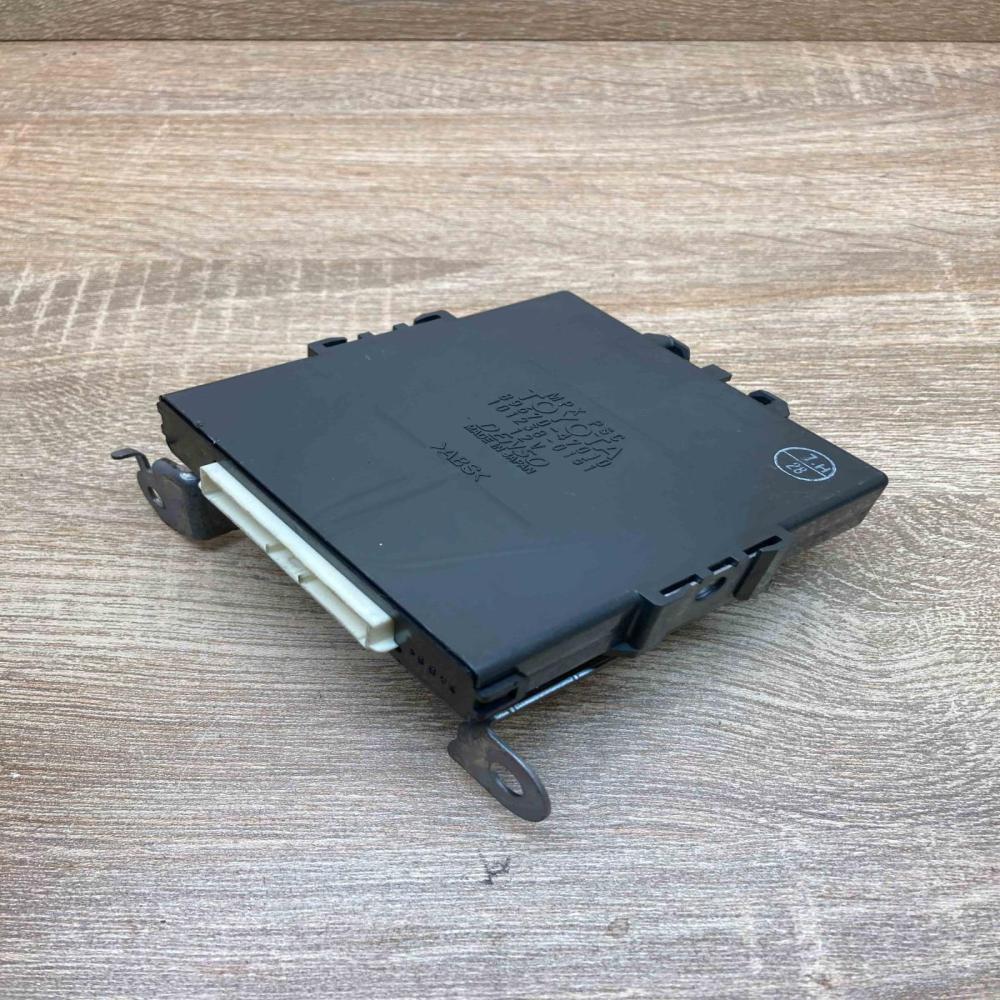 89670 47010   Power management control unit Toyota Prius (XW20)