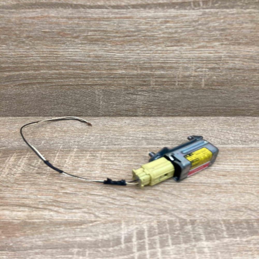 89860 47040 RL1 With Plug Airbag deployment crash/impact sensor Toyota Prius (XW