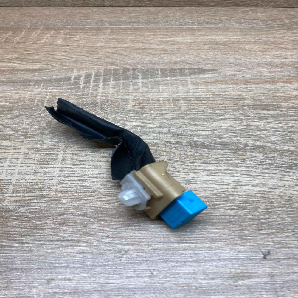 90987 02027 156700 2070 With Plug Other relay Toyota RAV 4 (XA30)