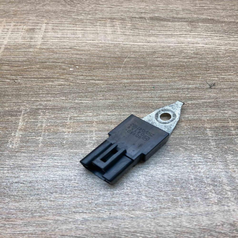 90980 04159   Other relay Toyota Corolla E120 E130