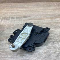 063700 7960 424012V8K  Air flap motor/actuator Toyota Prius (XW20)