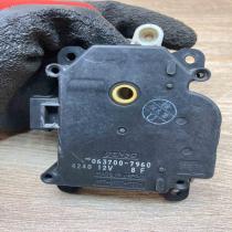 063700 7960 424012V8K  Air flap motor/actuator Toyota Prius (XW20)