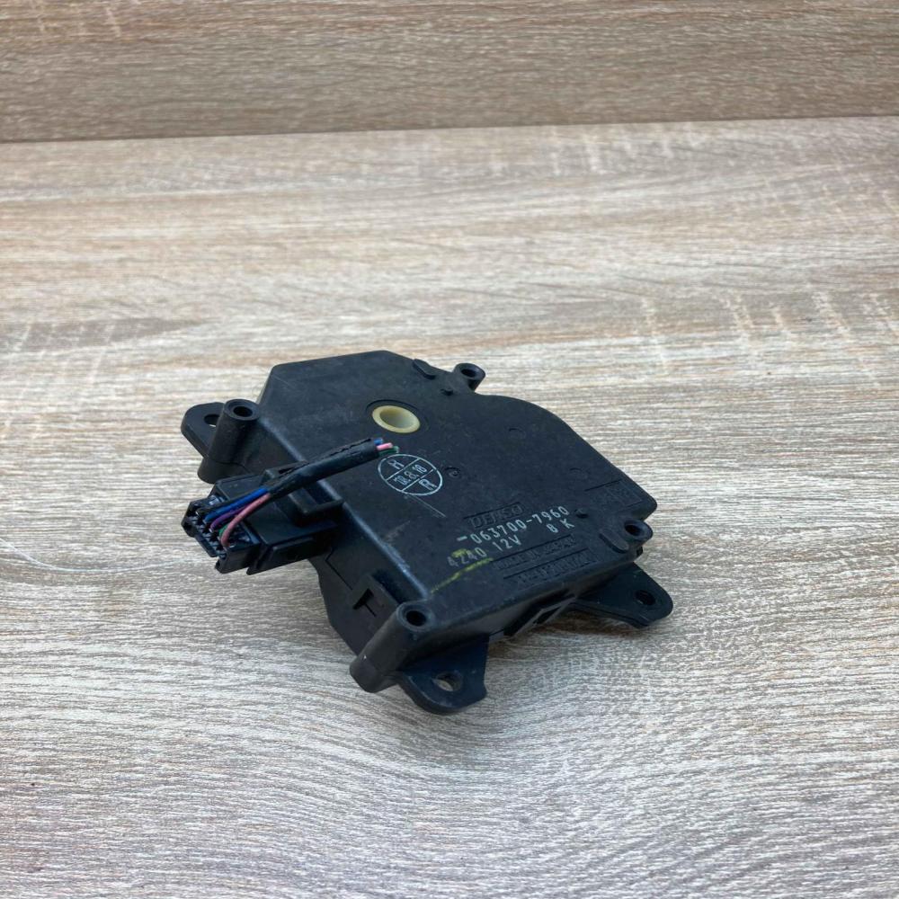 063700 7960 424012V8K With Plug Air flap motor/actuator Toyota Prius (XW20)
