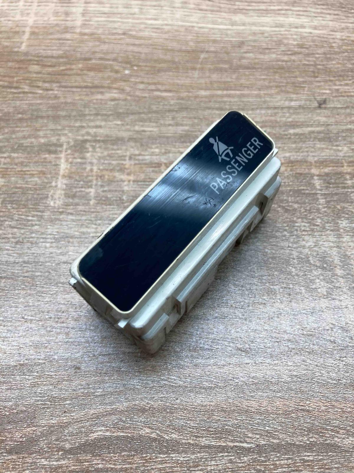 83950 47010   Screen/display/small screen Toyota Prius (XW20)