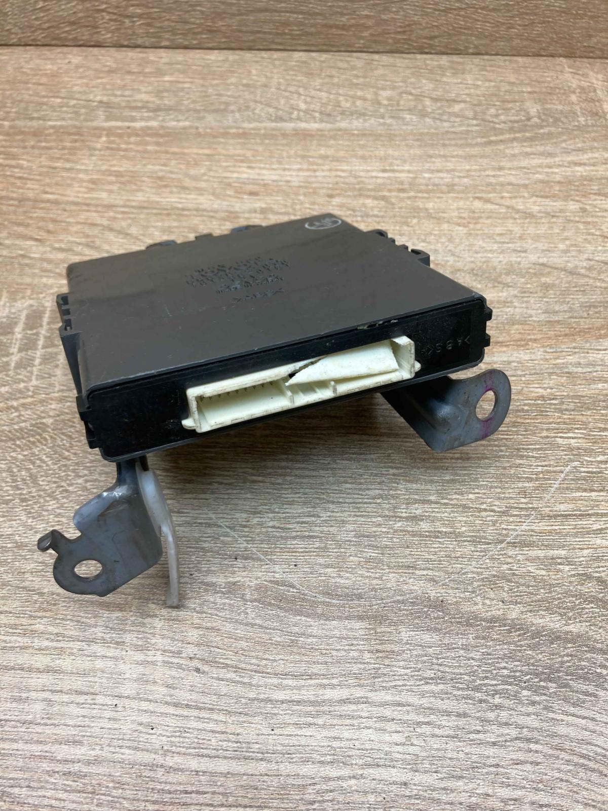 89670 47010 101238 0151  Power management control unit Toyota Prius (XW20)