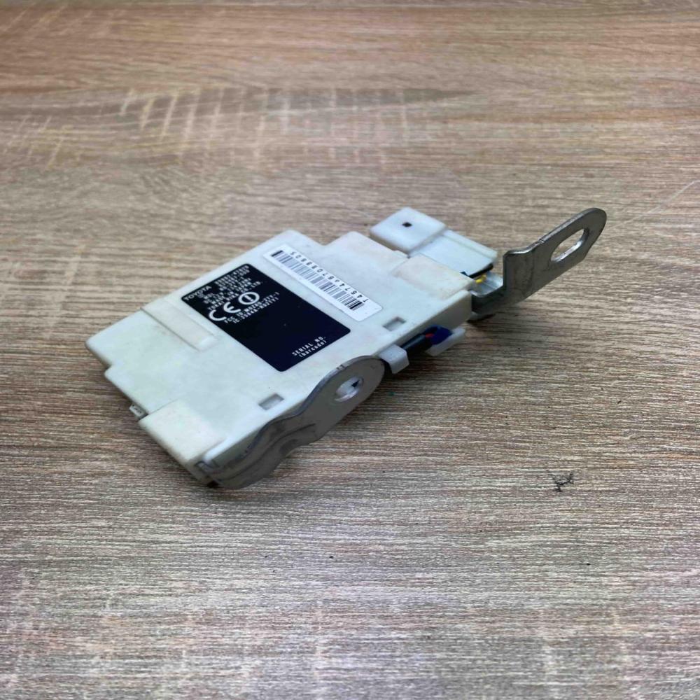 89992 47020 626467 000  Door central lock control unit/module Toyota Prius (XW20