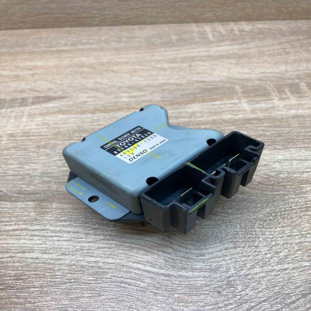87165 47020   Heater blower motor/fan resistor Toyota Prius (XW20)