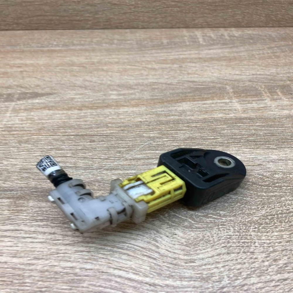 89173 12170 E0 With Plug Airbag deployment crash/impact sensor Toyota Prius+ (ZV