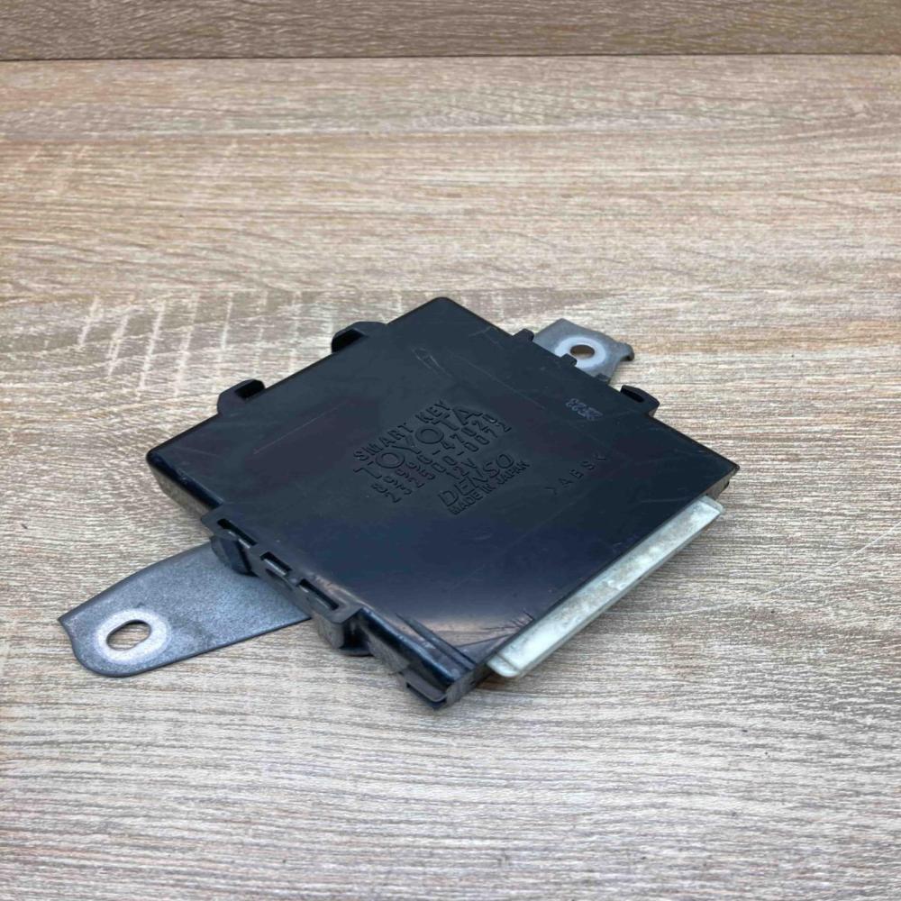 89990 47020 232500 0072  Keyless (KESSY) go control unit/module Toyota Prius (XW