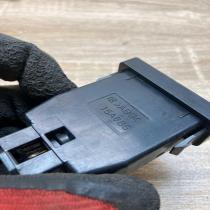 15A685   Hand parking brake switch Toyota Prius (XW20)