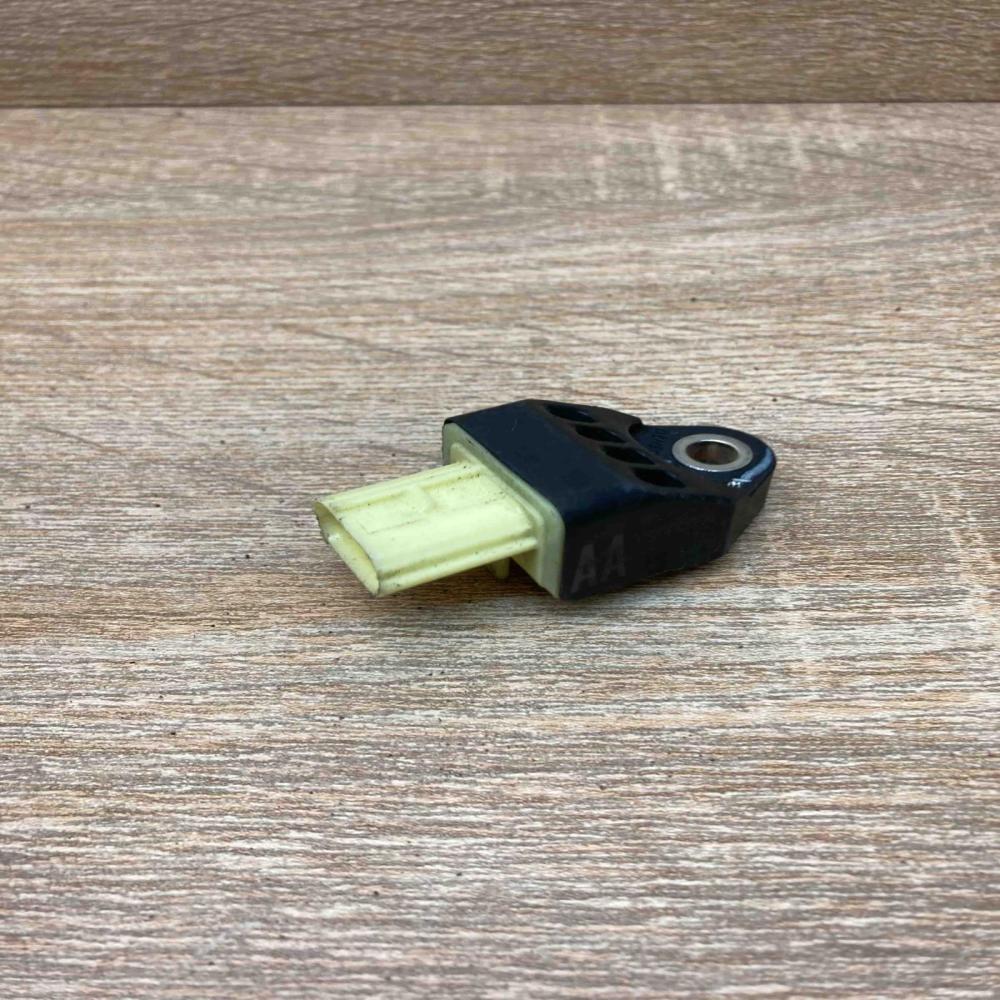 89831 75020 AA  Airbag deployment crash/impact sensor Toyota Land Cruiser (J150)