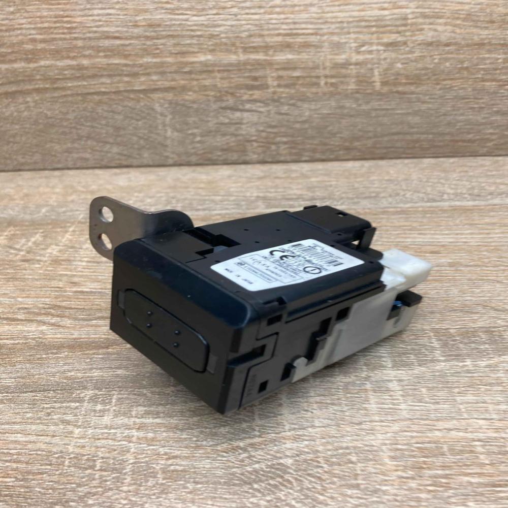 626399 000 RI 24KTY  Ignition lock Toyota Prius (XW20)