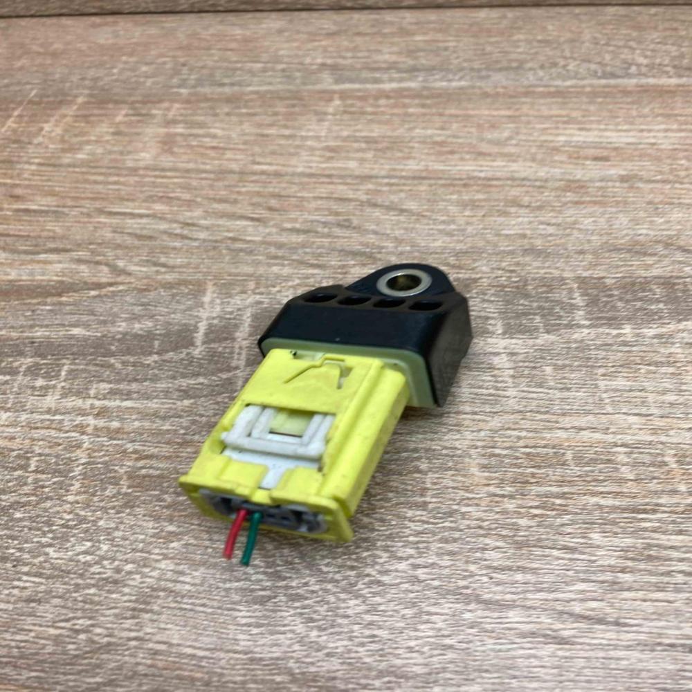 89831 30020  With Plug Airbag deployment crash/impact sensor Toyota Prius (XW30)