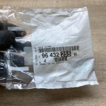 9643225580   Windshield trim Peugeot 208