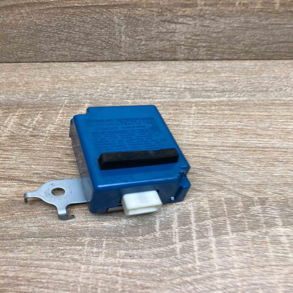 89760 47030 158400 1020  Tire pressure control unit Toyota Prius (XW30)